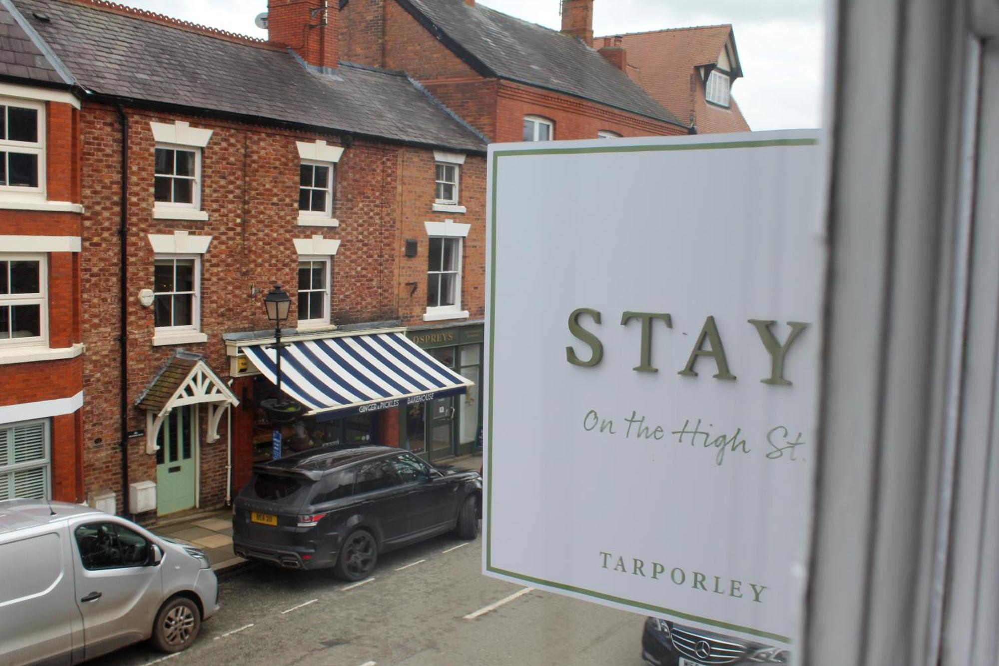 Stay On The High Street Тарпорли Екстериор снимка
