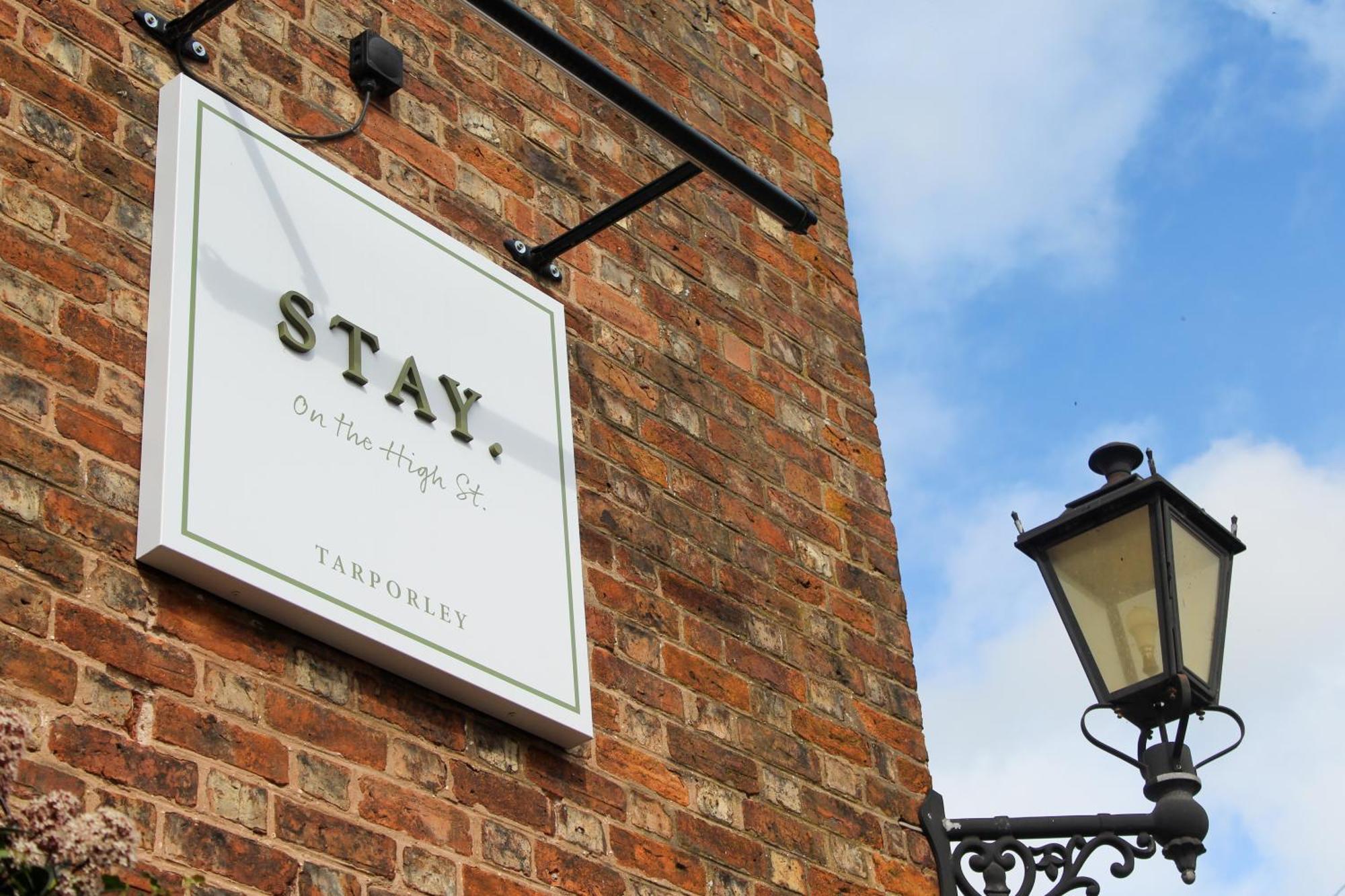 Stay On The High Street Тарпорли Екстериор снимка